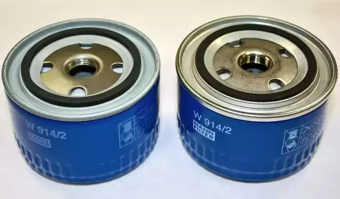 Мастильний фільтр - підробка (зліва) та оригінал (справа)