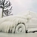 Обледеневший автомобиль
