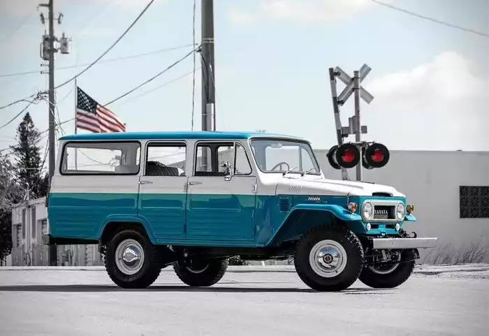 Стара модель Тойота для ринку Північної Америки