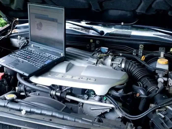 Регулювання двигуна за допомогою ноутбука