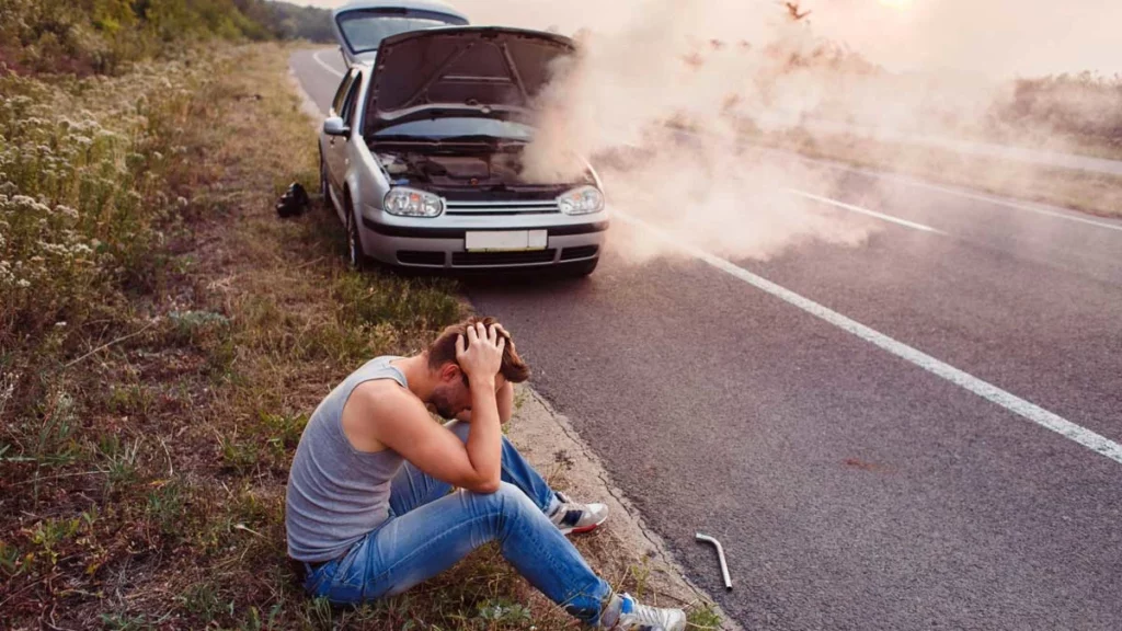 Автомобиль закипел на дороге